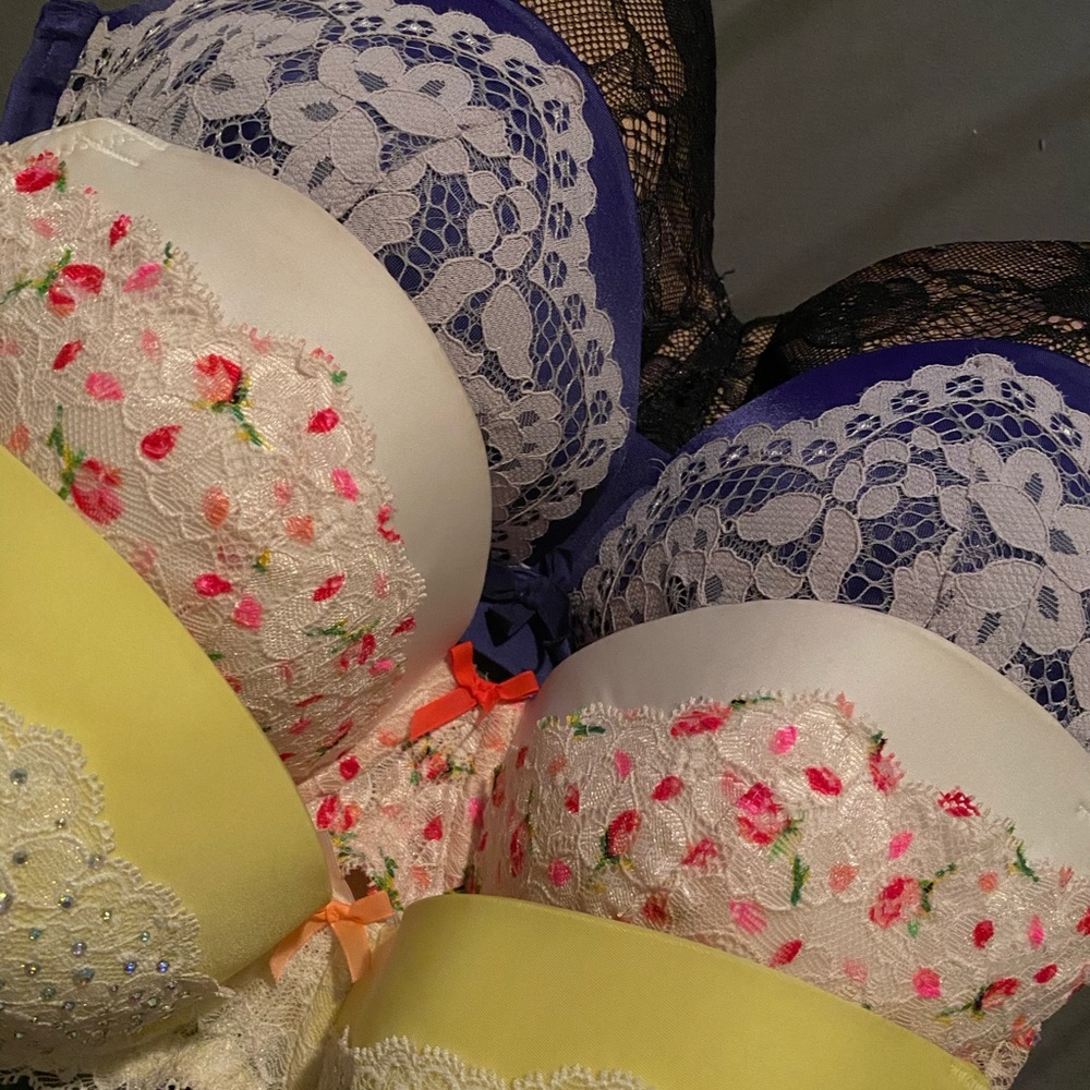 4/$20 Victoria Secret Bras